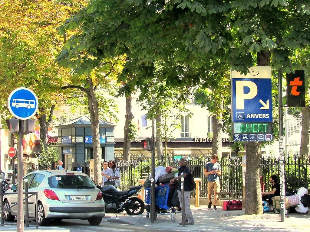 Du Square D'anvers Hotel