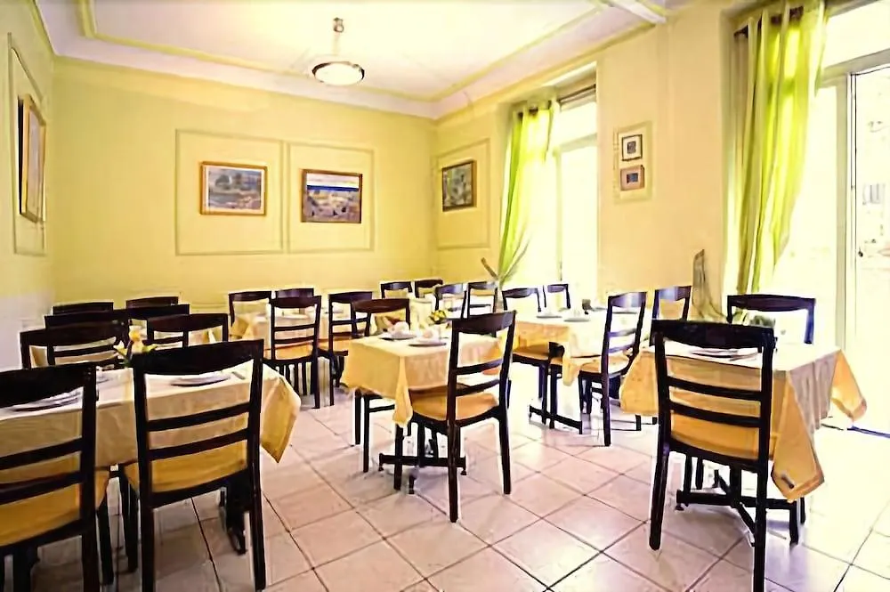 Otel Du Square D'anvers 2*